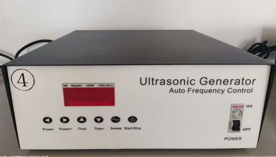 Un plus haut générateur 40k - 200k de nettoyage ultrasonique de fréquence