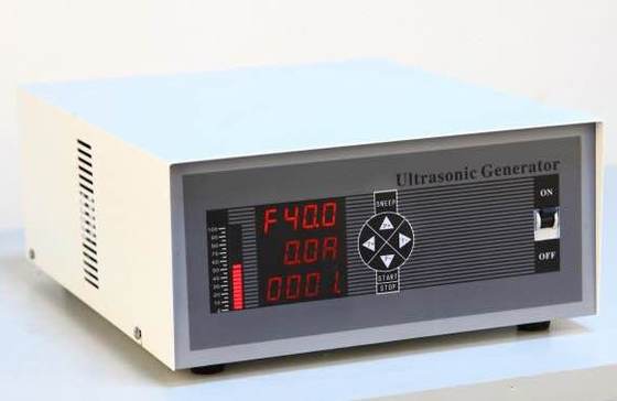 Commande numérique ultrasonique de nettoyage du générateur 20khz 25k 30k 40k 54k 120k 2000k